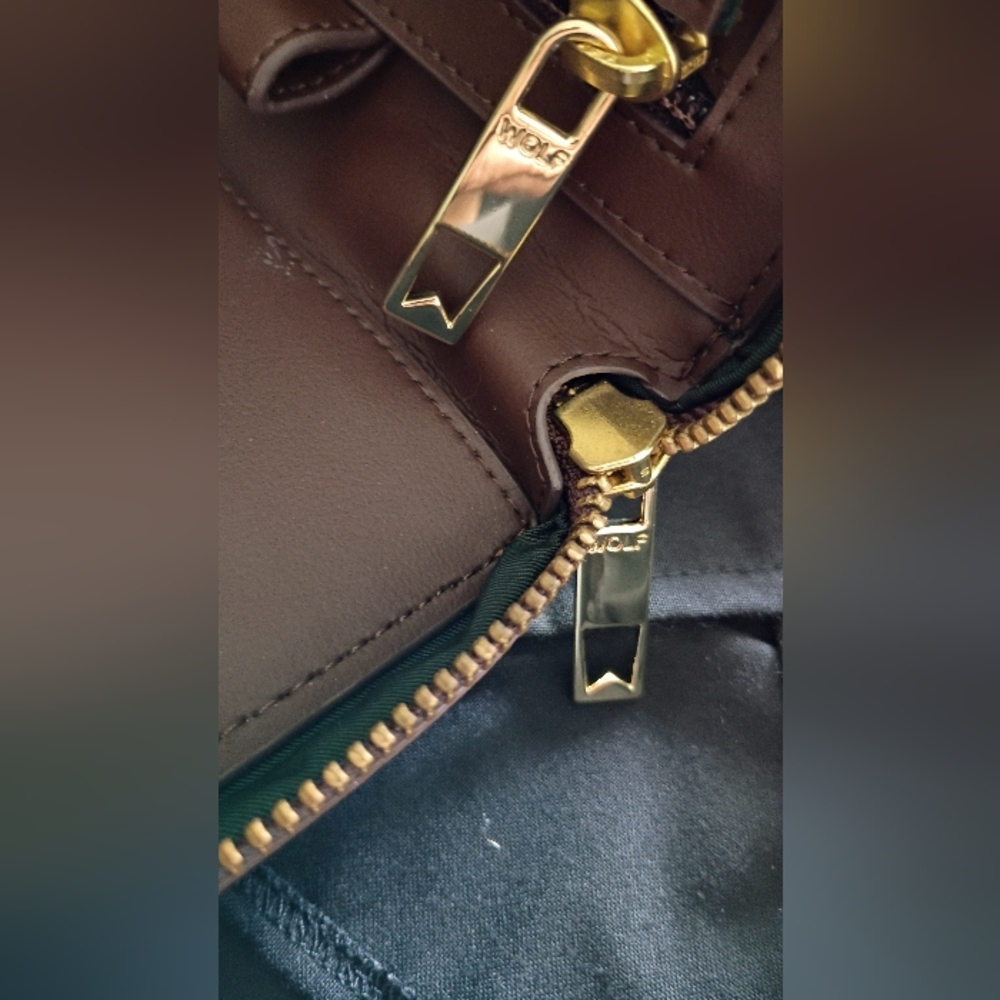 WOLF TRAVEL BAG... NEW - Picture 9 of 13